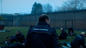 Prisioneiro: nesta prisão, todos são prisioneiros