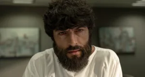 A Última Noite em Tremore Beach: Um Pianista Fora de Tom