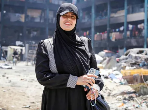 COM A ALMA NA MÃO, CAMINHA