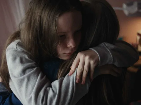 A Rapariga que sabia demais – trailer